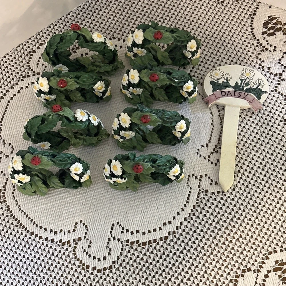 daisy-themed napkin rings red ladybugs. Daisy Stake. Cottagecore. Garden Decor.